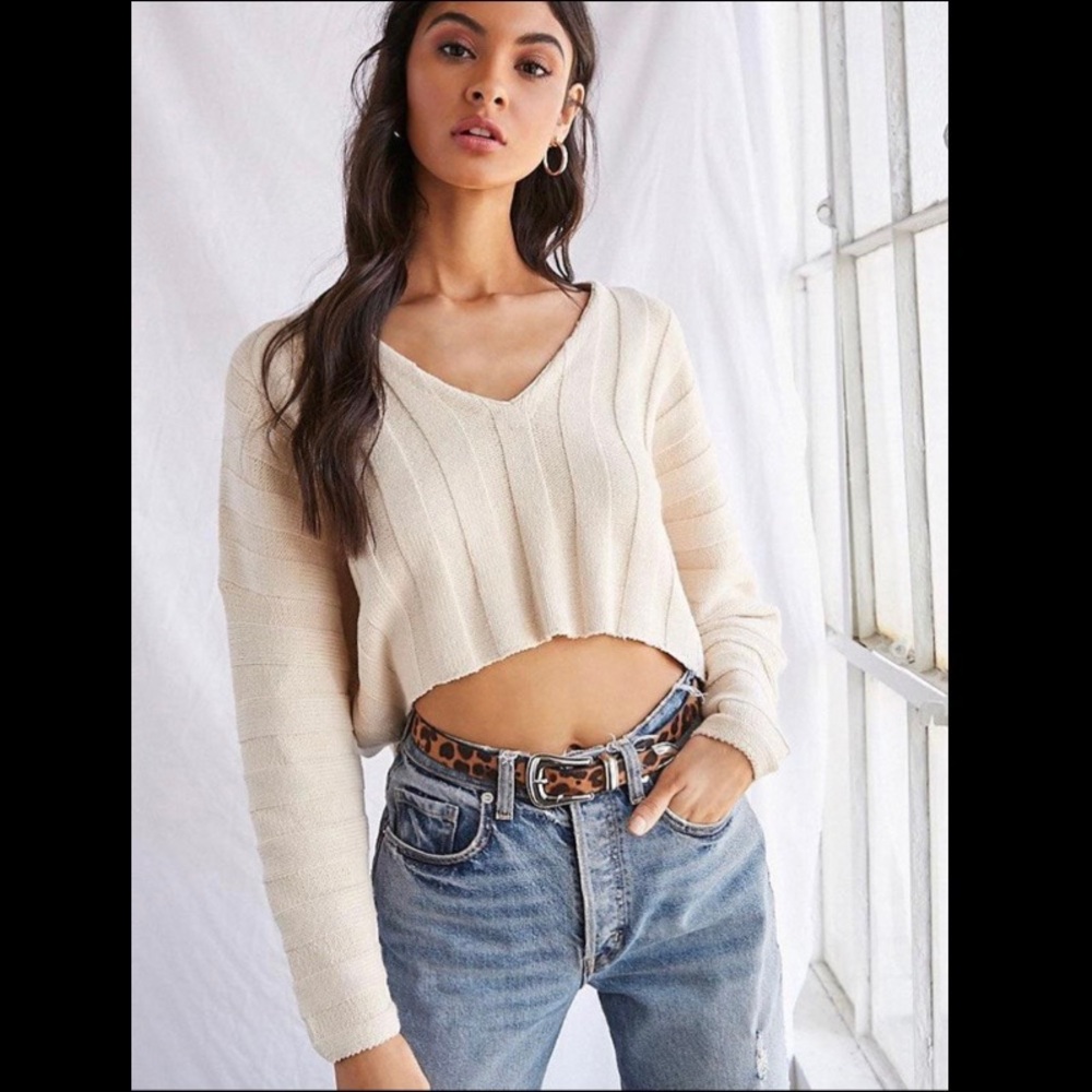 Cropped knit beige sweater